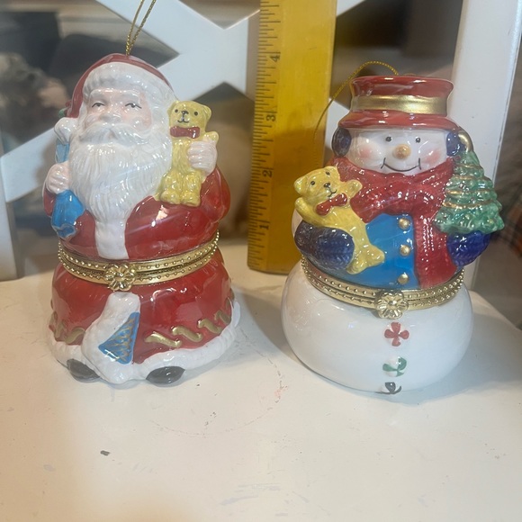 Porcelain Music Box Animated Wind Up Motion
Santa & teddy🧸
#B-100 - Picture 4 of 4